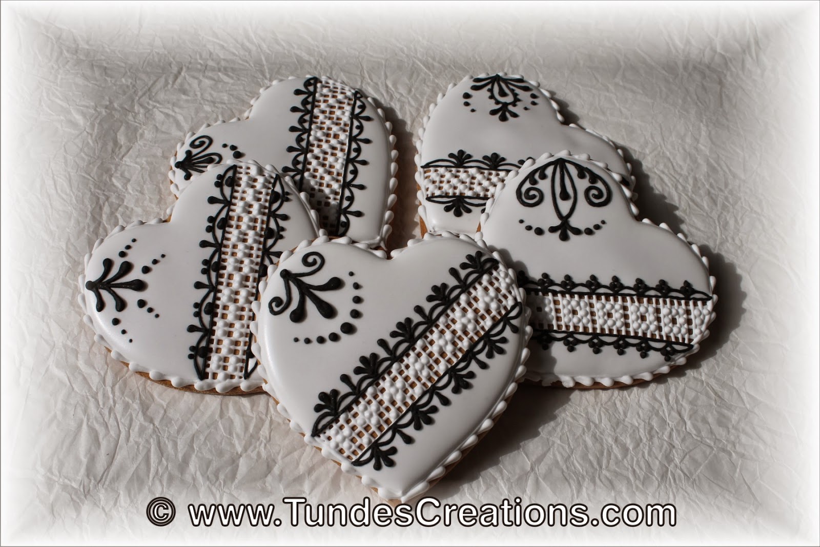 The Gingerbread Artist: Black and white wedding favors
