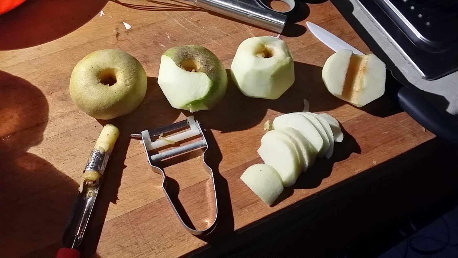 Trucchetto per pelare e affettare velocemente le mele per i vostri piatti,  Garantito da una pigrona D.O.C.