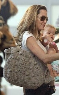 Punto lindo: El bolso de crochet de Angelina Jolie