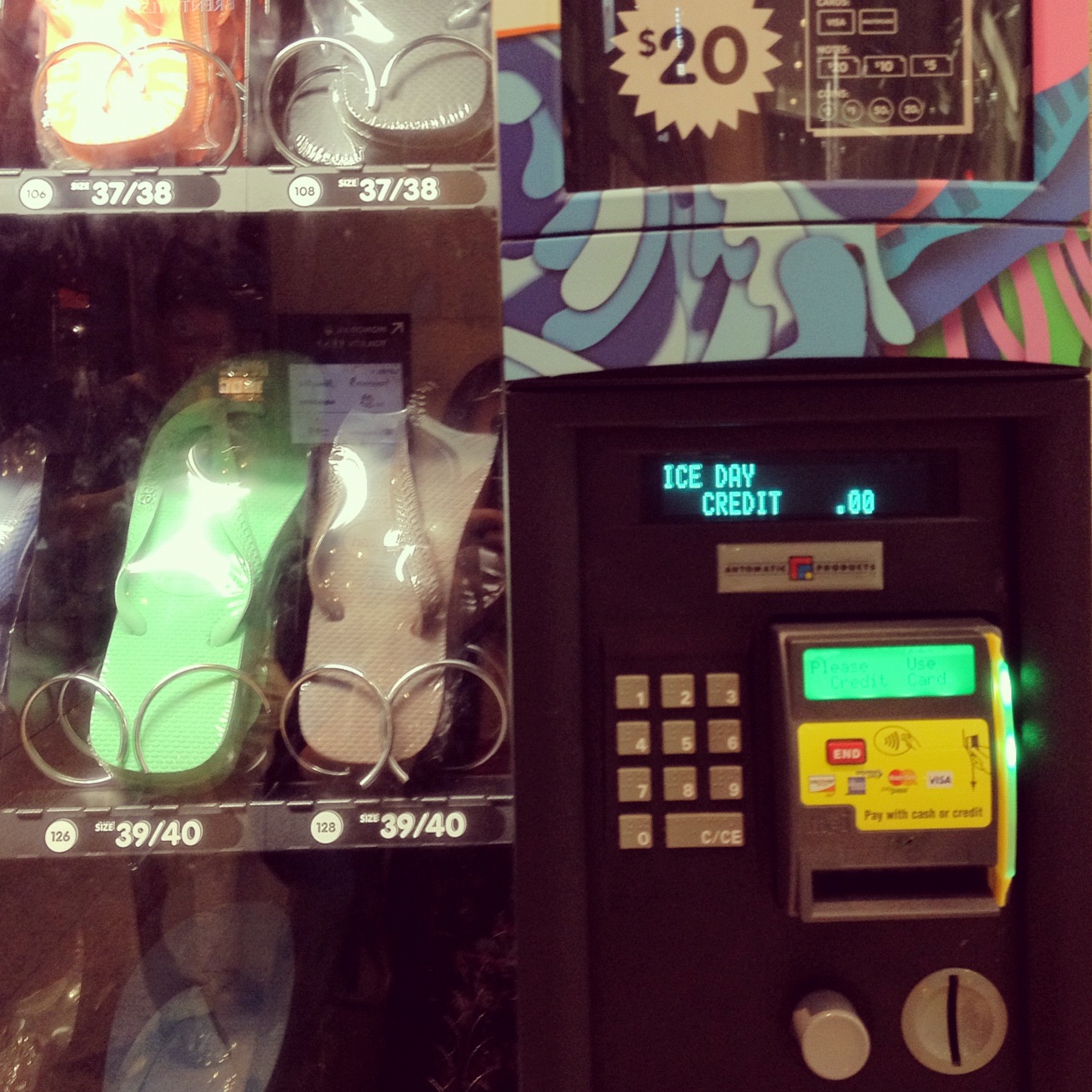 havaiana vending machine