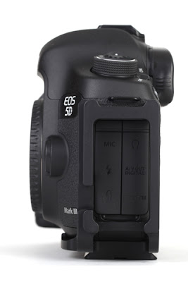 Sunwayfoto PCL-5DIII L Bracket on Canon 5D MK III side view Sunwayfoto PCL-5DIII L Bracket on Canon 5D MK III side view