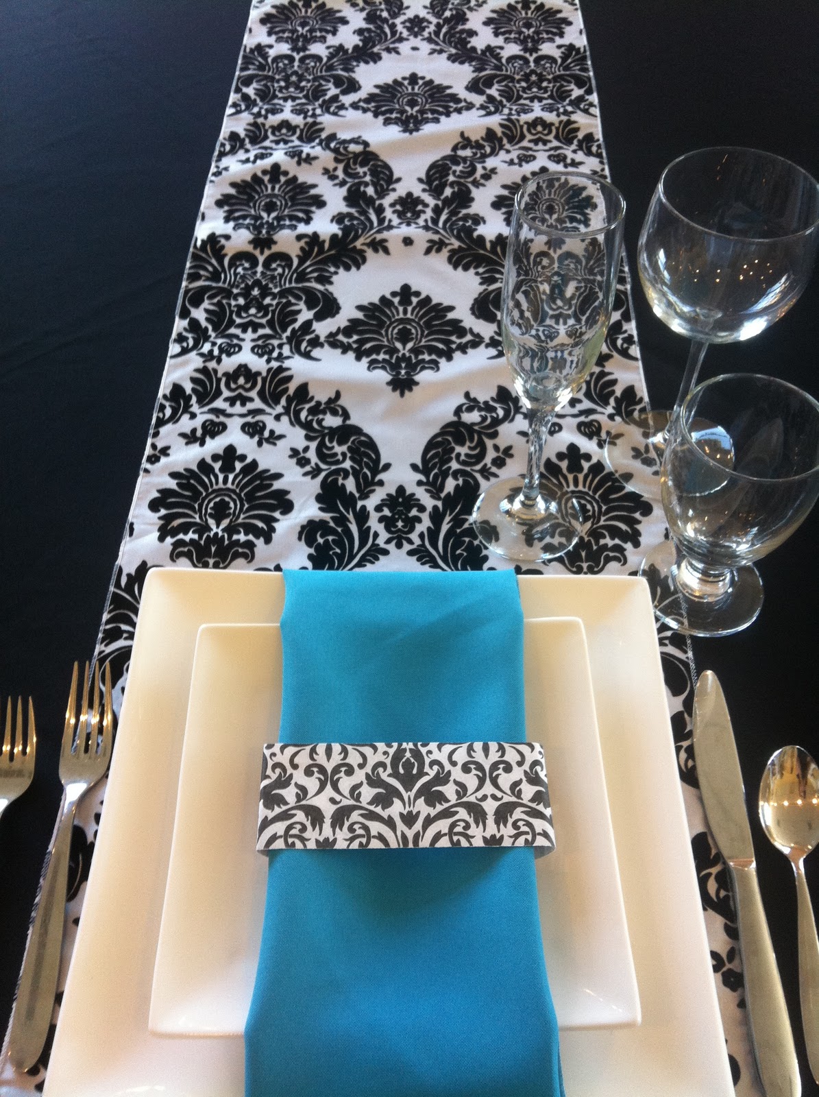 New Damask Table Runners Available