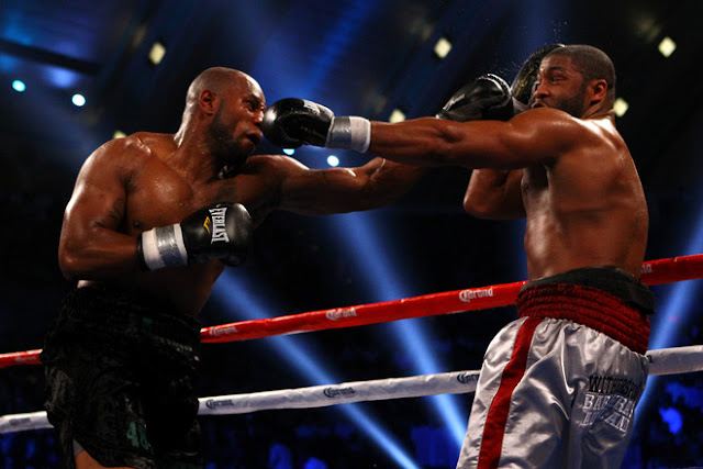 Mitchell Stops Witherspoon In Round Three