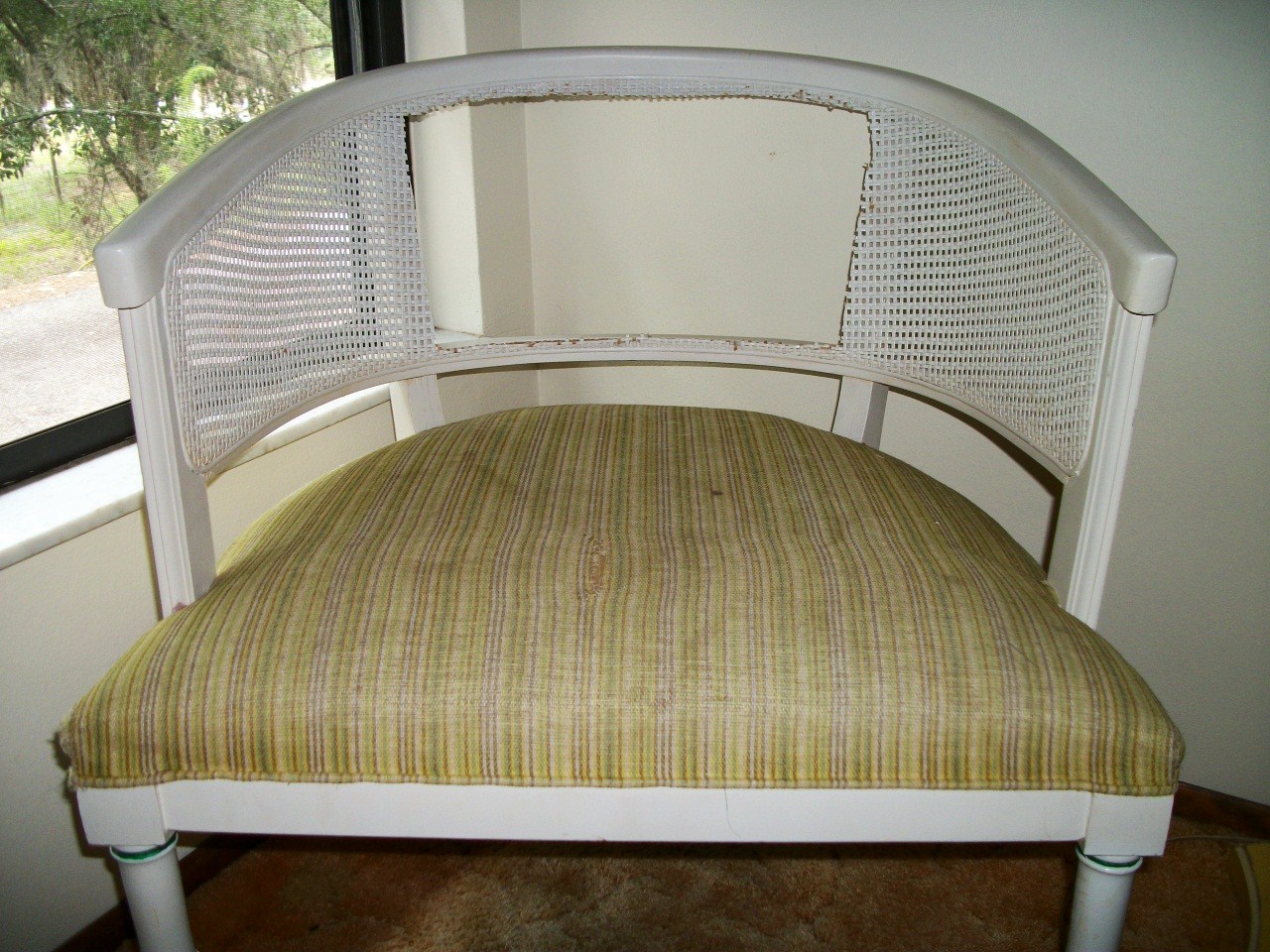 ZafuChi Wicker Chair Makeover!