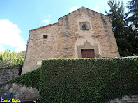 La façana principal amb la porta barroca de Sant Esteve de Tavèrnoles. Autor: Ricard Badia La façana principal amb la porta barroca de Sant Esteve de Tavèrnoles. Autor: Ricard Badia