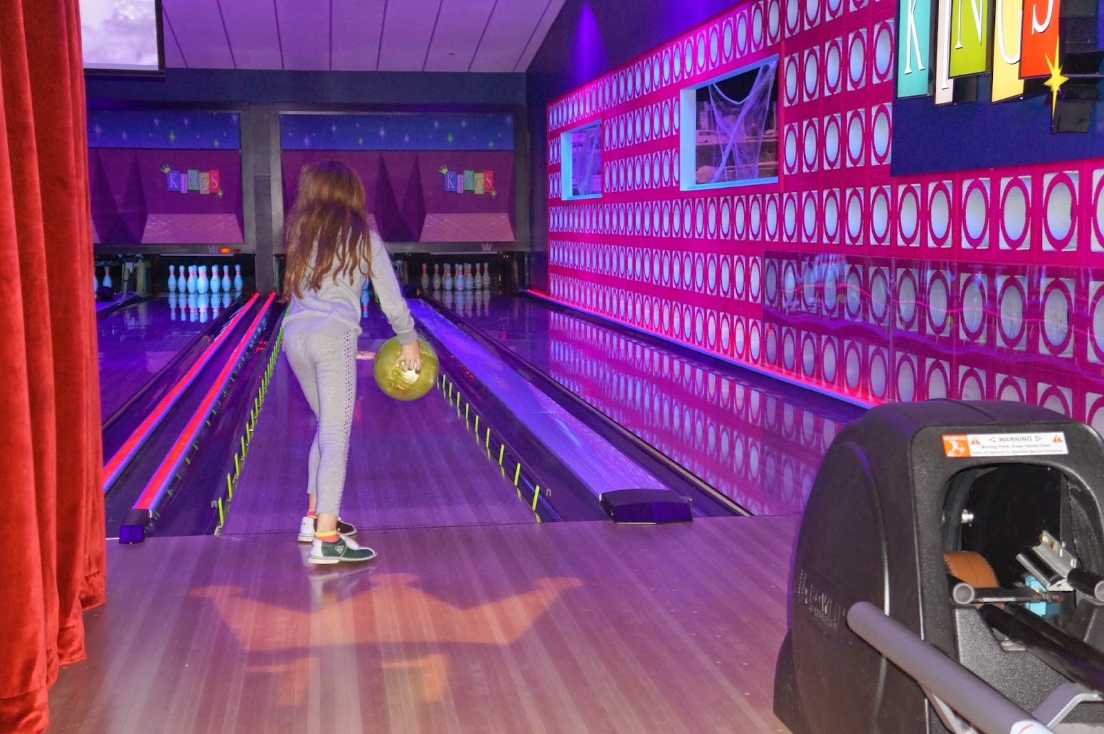 Evan and Lauren's Cool Blog 11/1/14 Family Fun at Kings Bowl in