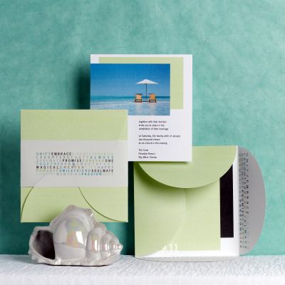 Love the modern envelope and vellum band The Pocket Wedding Invitation Love the modern envelope and vellum band The Pocket Wedding Invitation