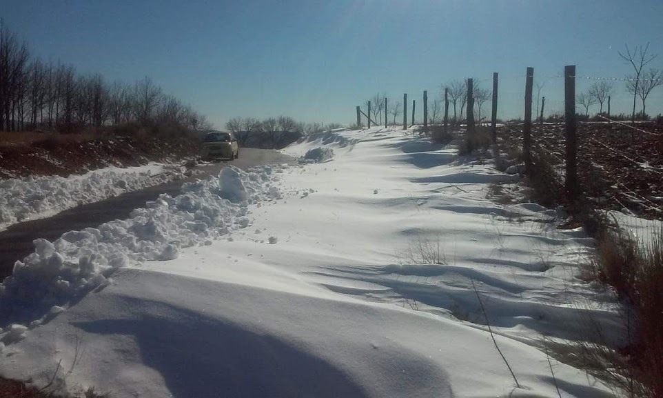 1 metro de neve na estrada na Moimenta