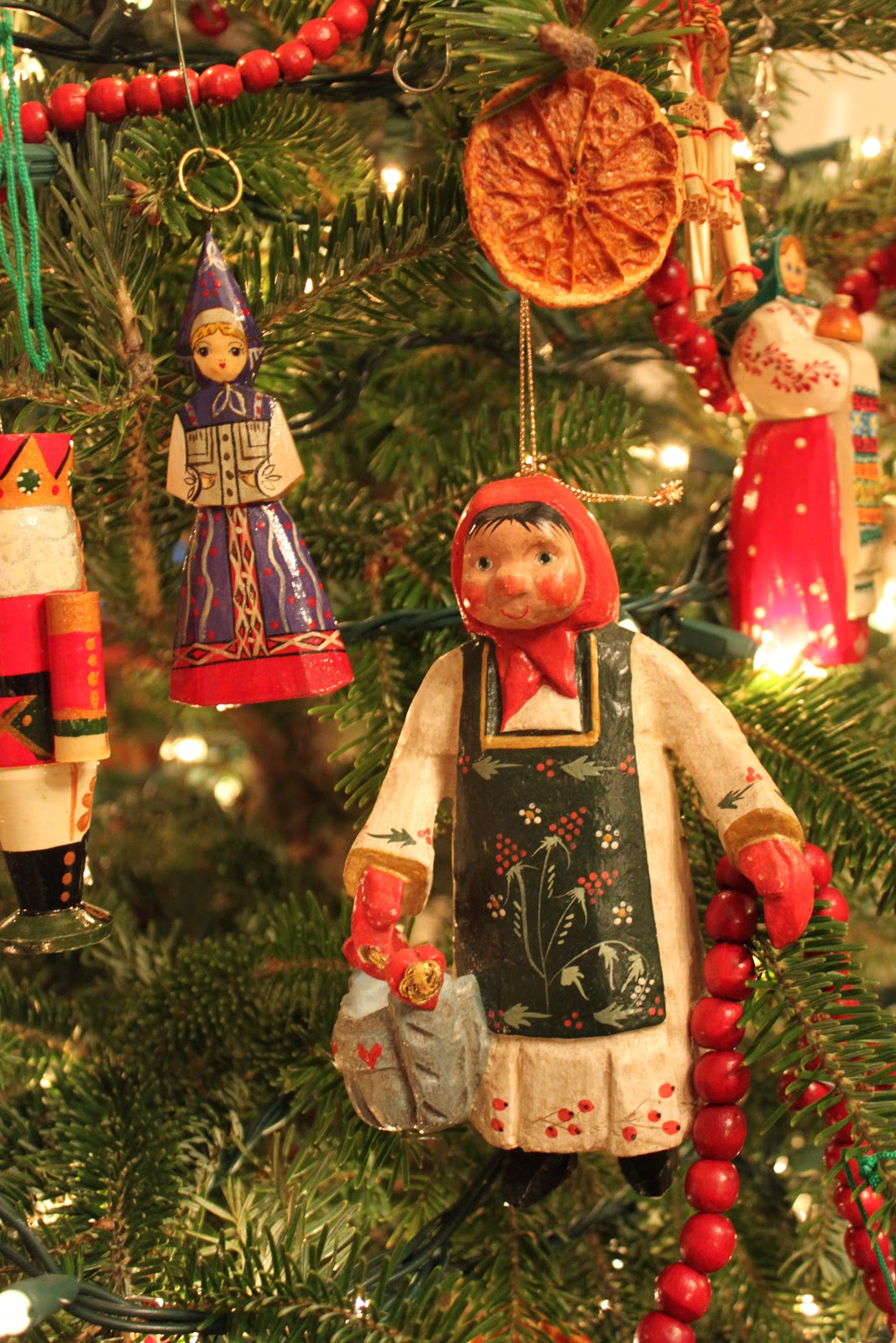 Sugarplum Land: The Folk Art Christmas Tree