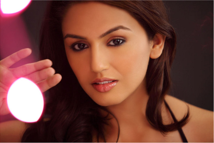 Get to know Billa 2 heroine ajith-billa2-heroine