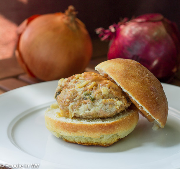 Click for Recipe for Chicken Burgers with Mozzarella 