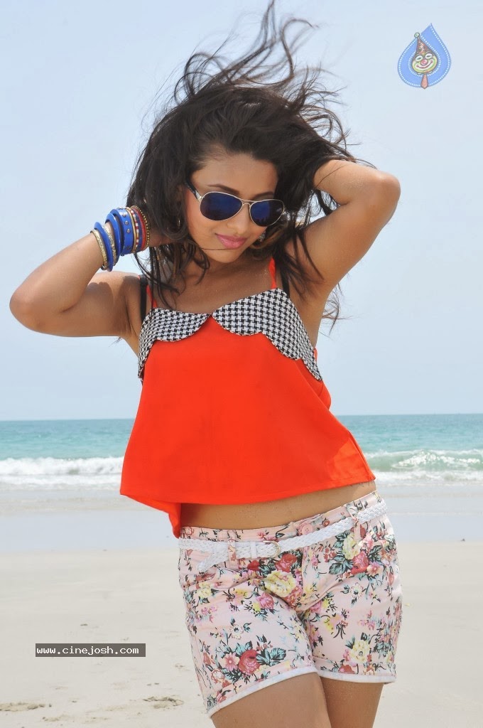 Armpit Actress Photo: Telugu Movie Actress Pamela Hot Stills , show