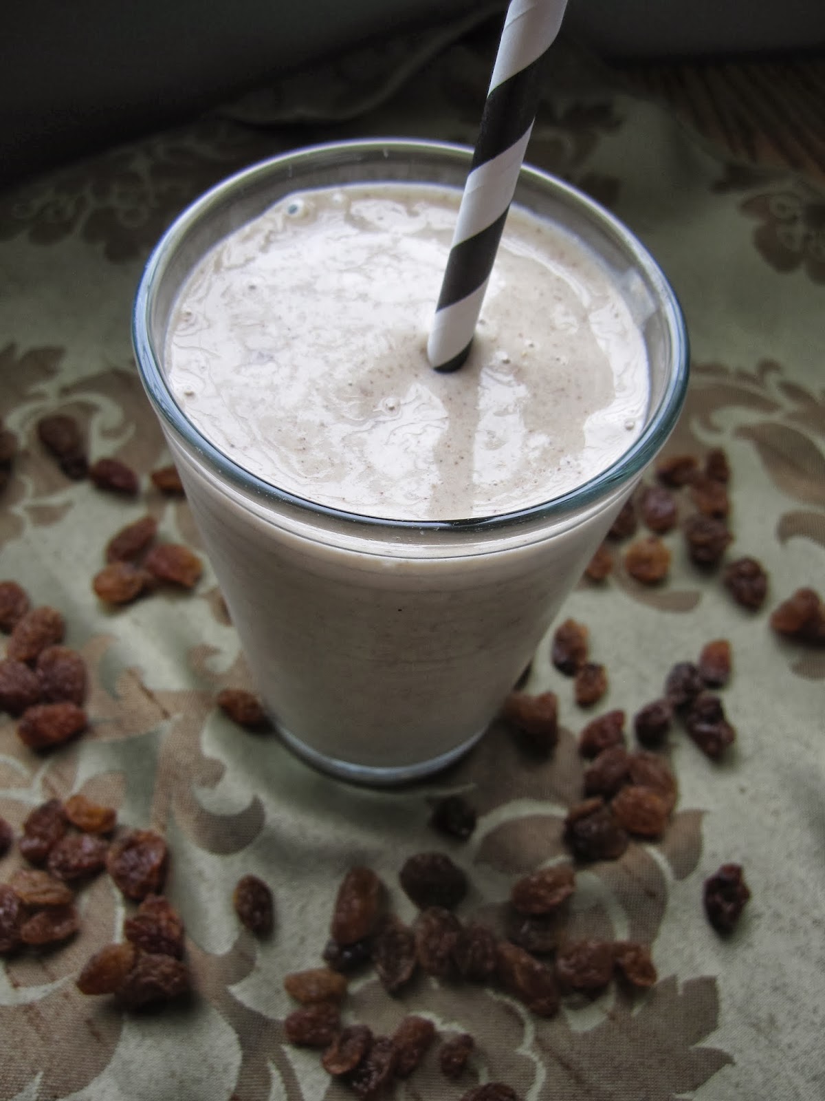 Oatmeal Raisin Cookie Smoothie