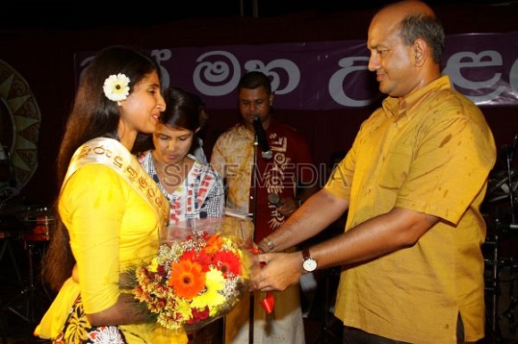 Aurudu Kumari Hot photo, rupavahini aurudu kumariya, ITN aurudu kumari