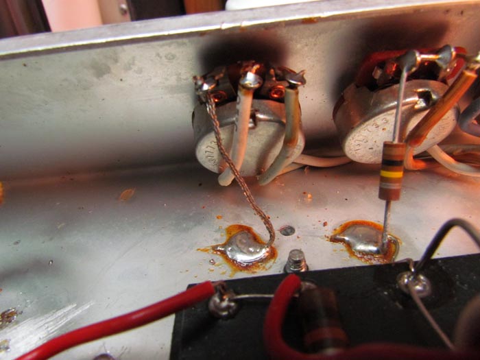 Replacing Broken Potentiometer Shaft on the Vibro Champ Amp Crawls