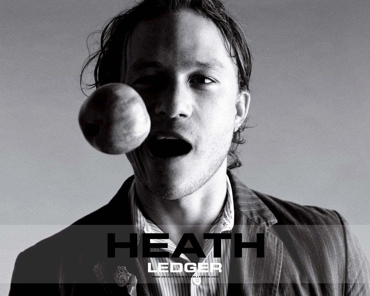 http://4.bp.blogspot.com/-4IFpsx3Zd0M/UVT2n9v1FyI/AAAAAAAA4qo/K3TFnGqH3ak/s1600/heath-ledger-apple.jpg