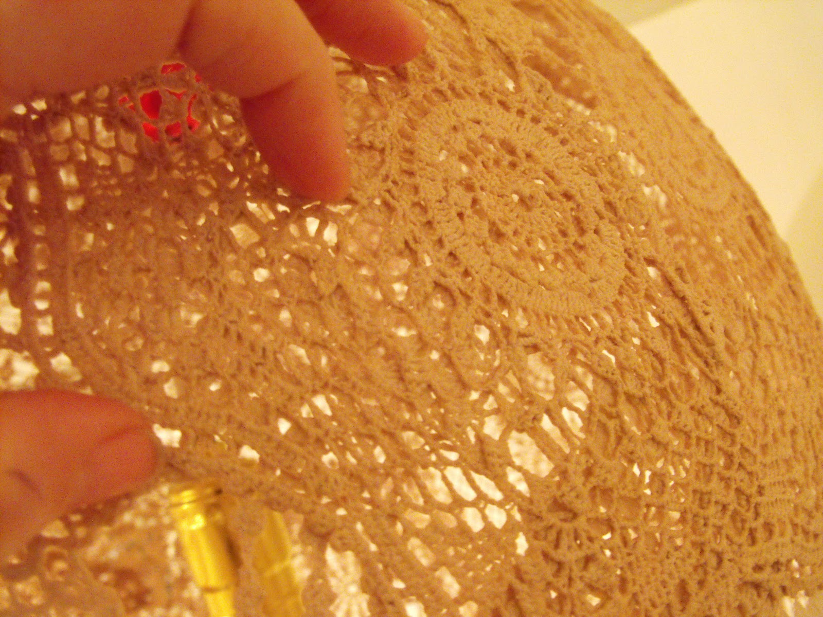 The Aftercraft: Doily Lampshade tutorial