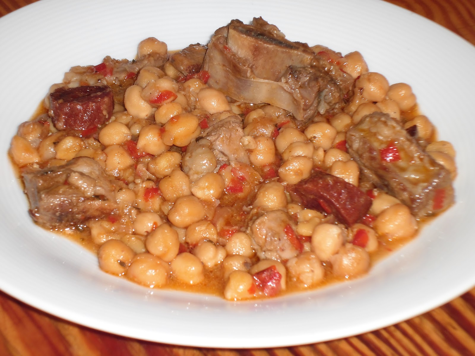 El que come bien vive mejor: GARBANZADA CON COSTILLAS Y CORDERO