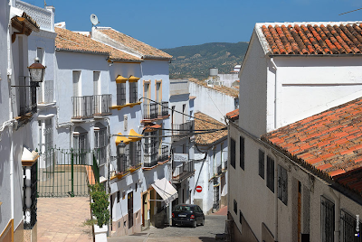 القرية البيضاء في إسبانيا 