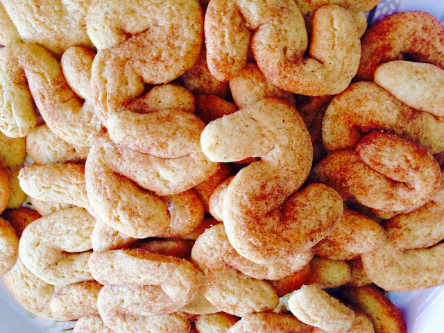 S-shaped Cinnamon cookies