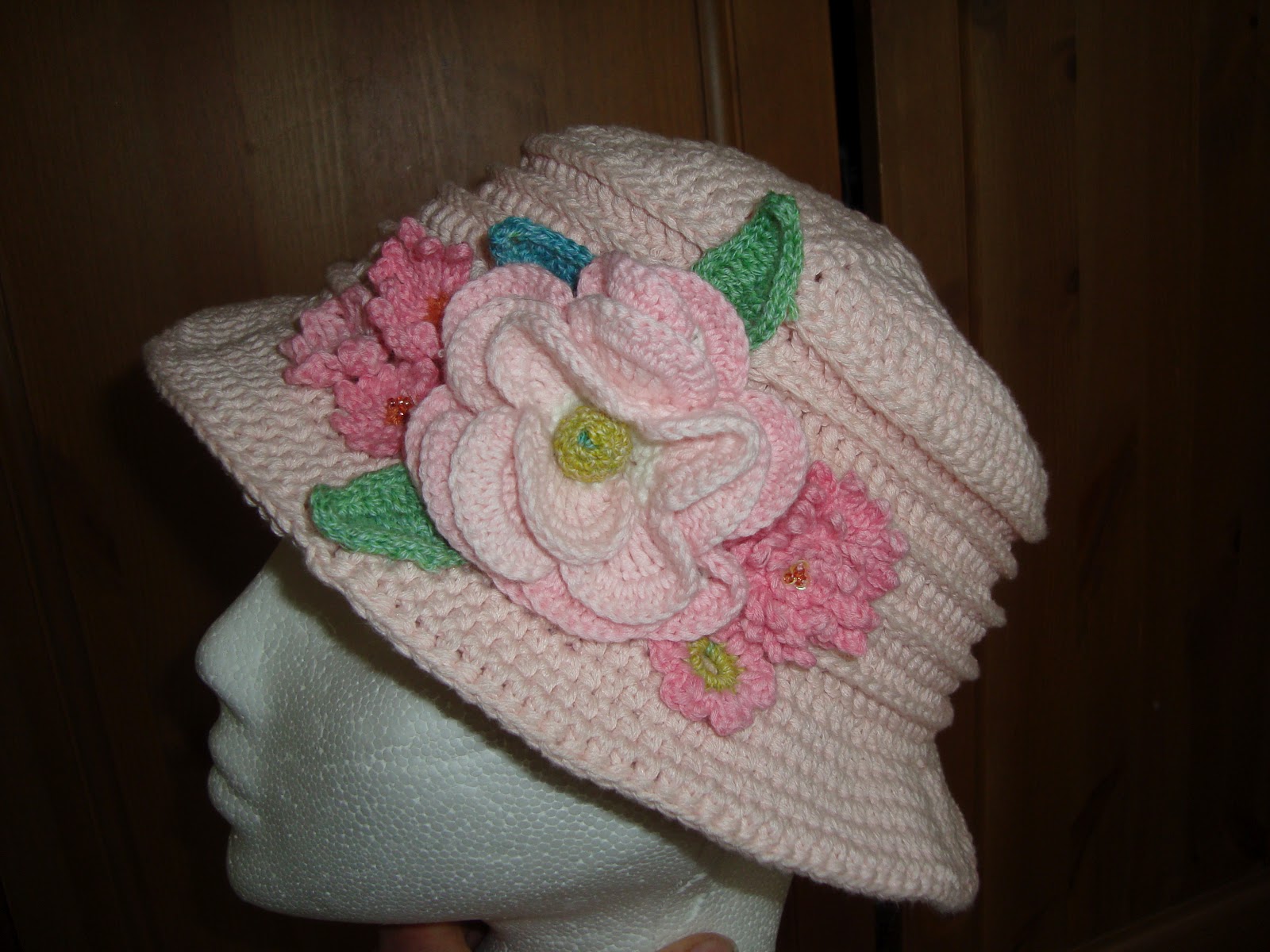 Lizzy knits Flowers on my hat