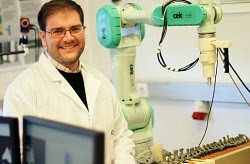 Robots que colaboran con el cirujano en operaciones de columna vertebral