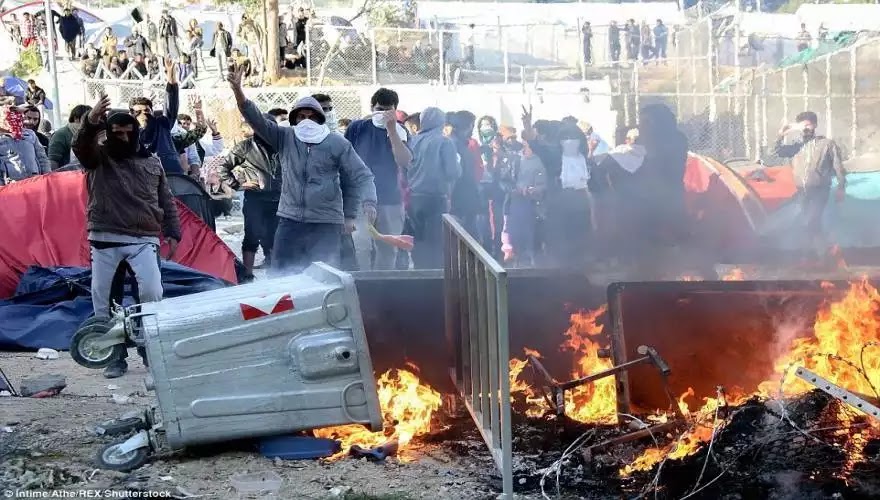 Οι εισβολείς εξεγείρονται στα νησιά και η Τουρκία ετοιμάζεται να στείλει τρία εκατομμύρια πρόσφυγες στην Ελλάδα Οι εισβολείς εξεγείρονται στα νησιά και η Τουρκία ετοιμάζεται να στείλει τρία εκατομμύρια πρόσφυγες στην Ελλάδα