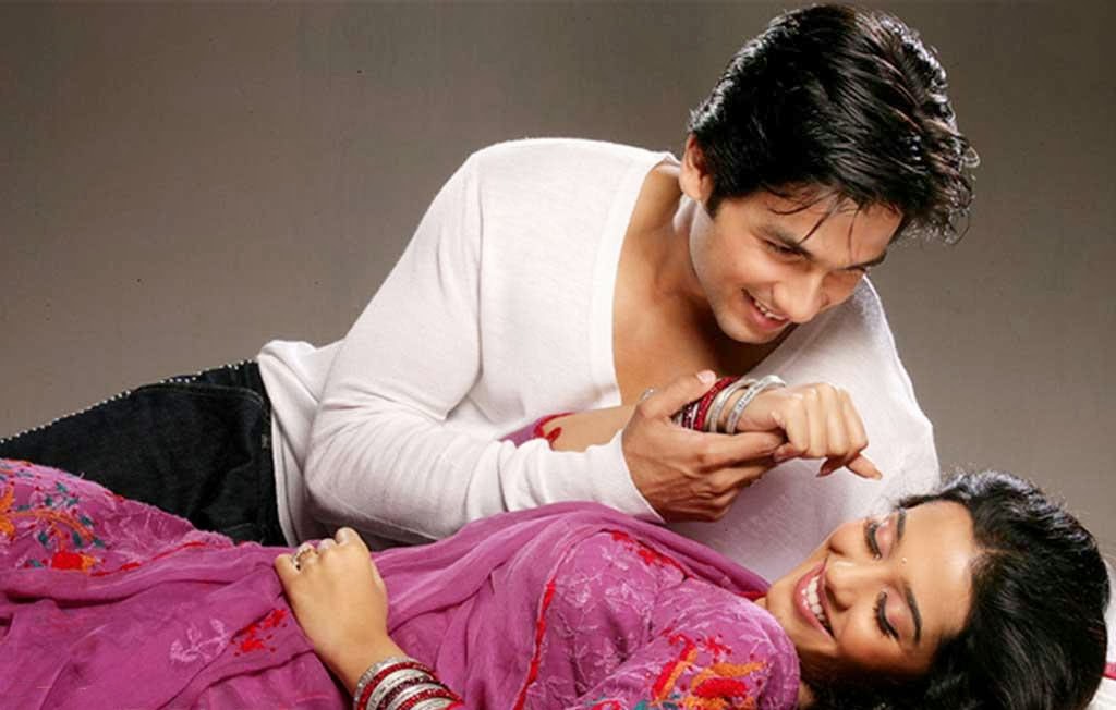 LOVELY COUPLES FREE HD WALLPAPER DOWNLOAD: Amrita Rao & Shahid ...