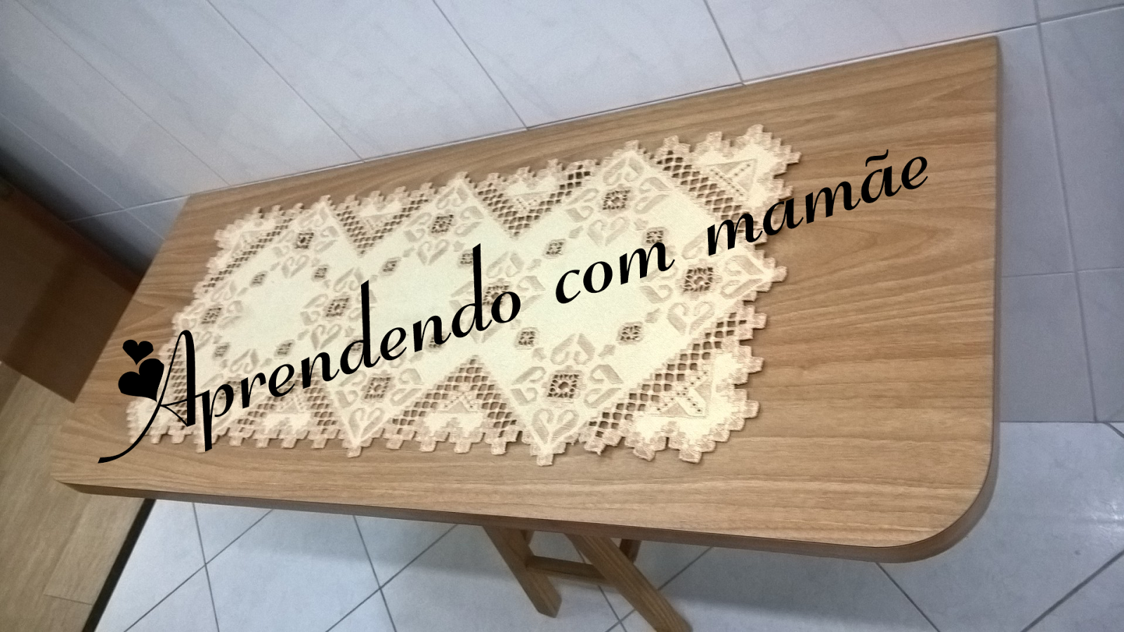 Aprendendo com mamãe: Centro de mesa bordado em tecido xadrez