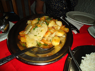 Batatas sauté levemente remexidas Batatas sauté levemente remexidas