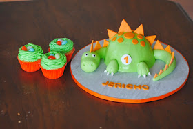 Country Cupboard Cakes: Dinosaur Smash Cake