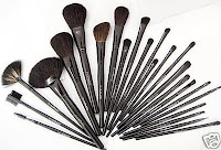 essential makeup brushes