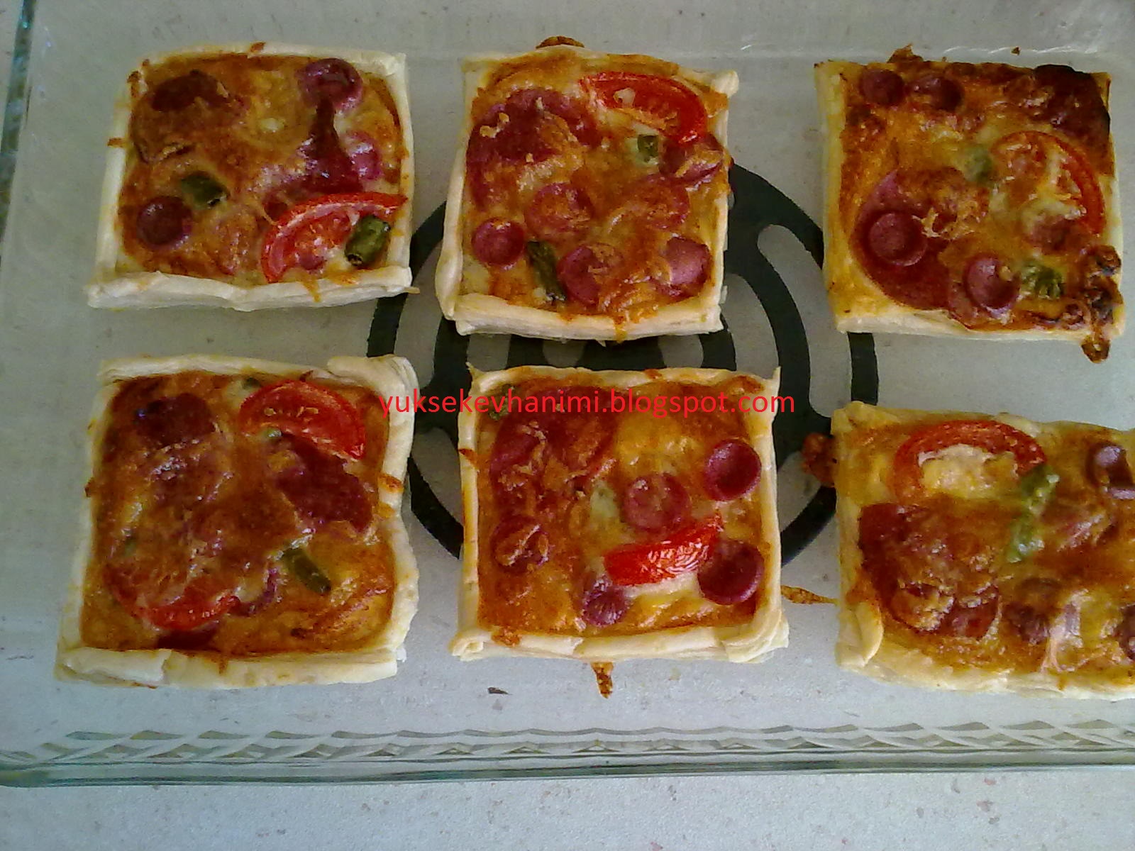 Milföy Hamurundan Pizza Tarifi Milföy Hamurundan Pizza Tarifi
