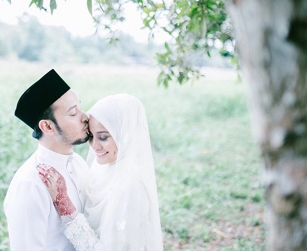 Kalau Muka Sama Ada Jodoh... Inilah Gambar Pengantin Berwajah Seiras, No.9 Mengejutkan!! Kalau Muka Sama Ada Jodoh... Inilah Gambar Pengantin Berwajah Seiras, No.9 Mengejutkan!!