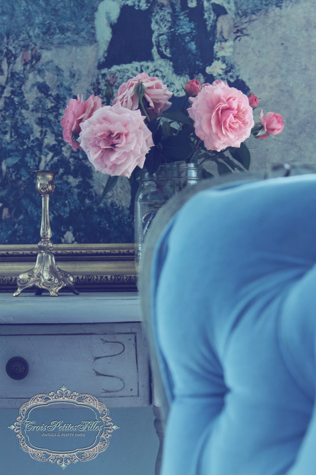 Trois Petites Filles Antique Swan Head Day Bed