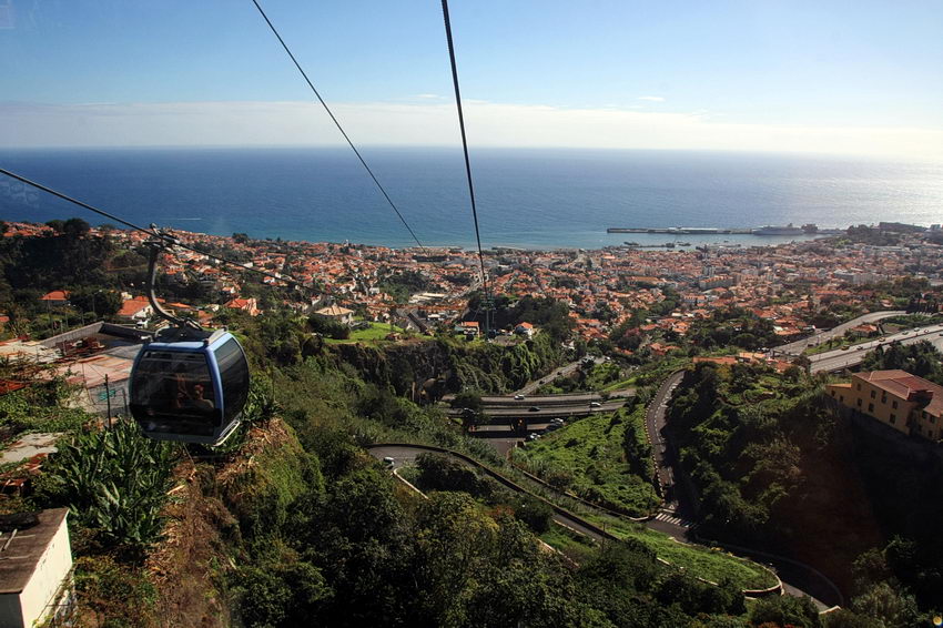 Funchal visto de uma cabina do teleférico