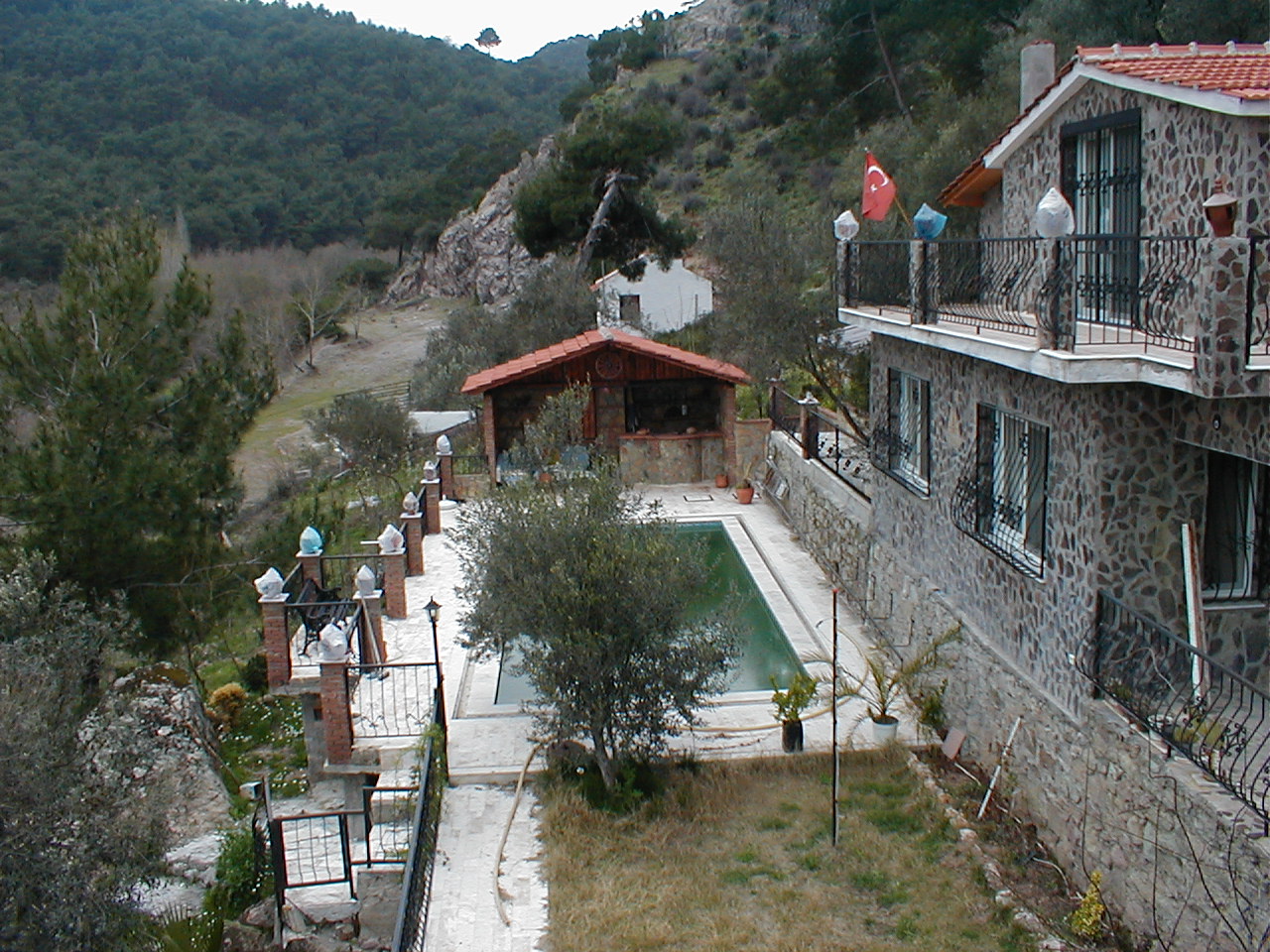 ZEYBEK İNŞAAT&amp;EMLAK BERGAMA SATILIK DAĞ EVİ