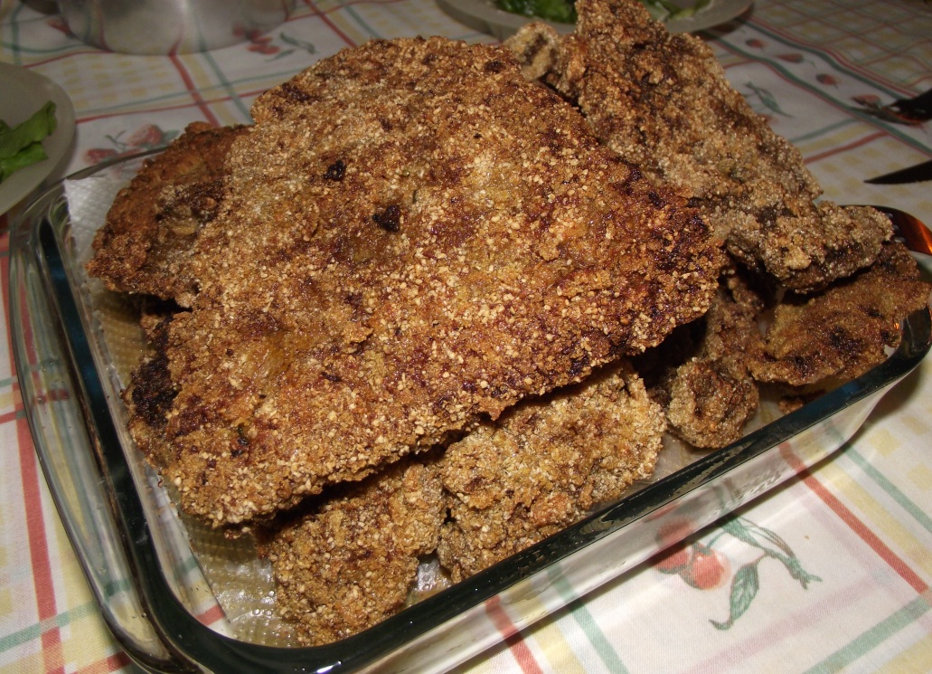 Bife de fígado de um jeito diferente /Bife de fígado à milanesa / Como  vocês estão na quarentena 