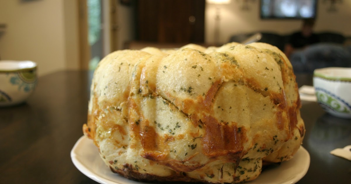 Deelicious Sweets: Sexy Savory Monkey Bread