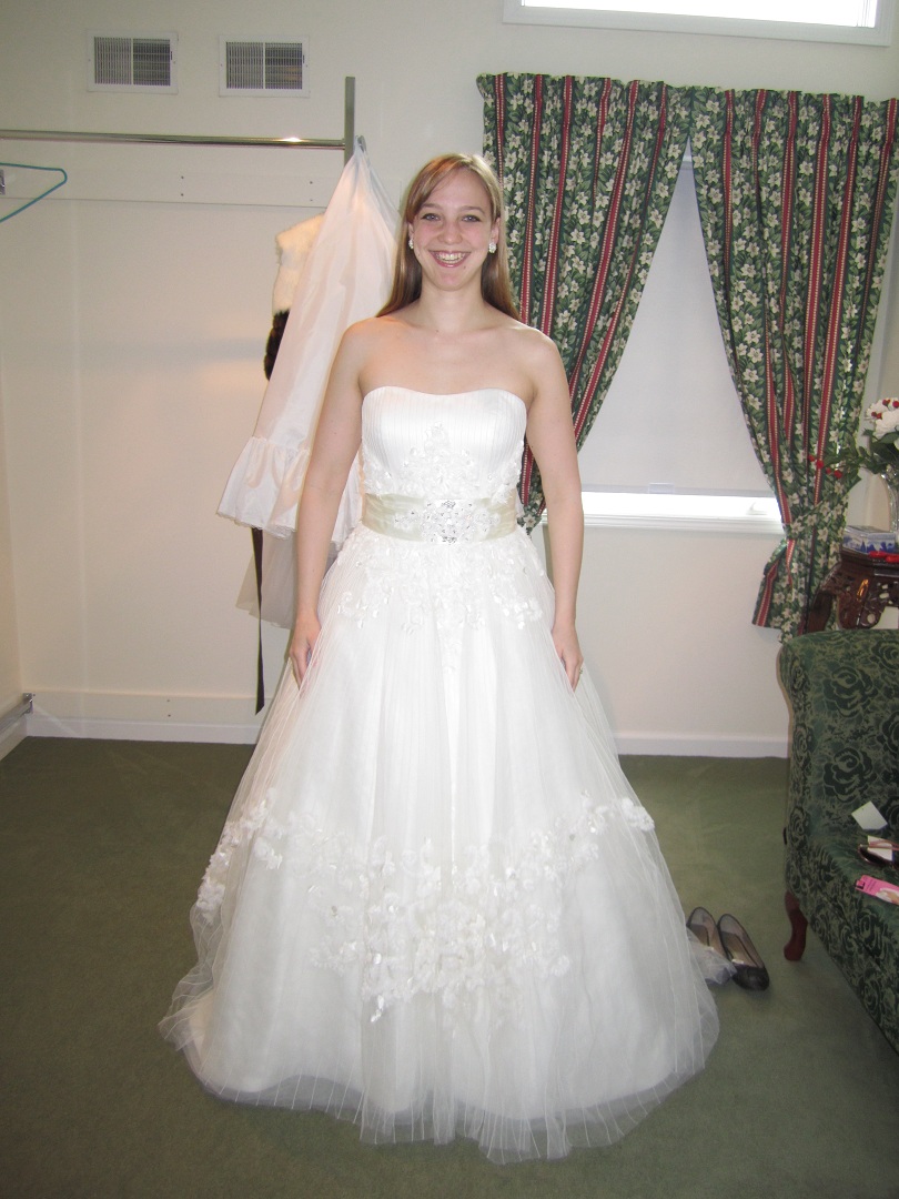 20110514%2BWedding%2BDress%2BFitting%2B1%2B034%2Bsmall.jpg