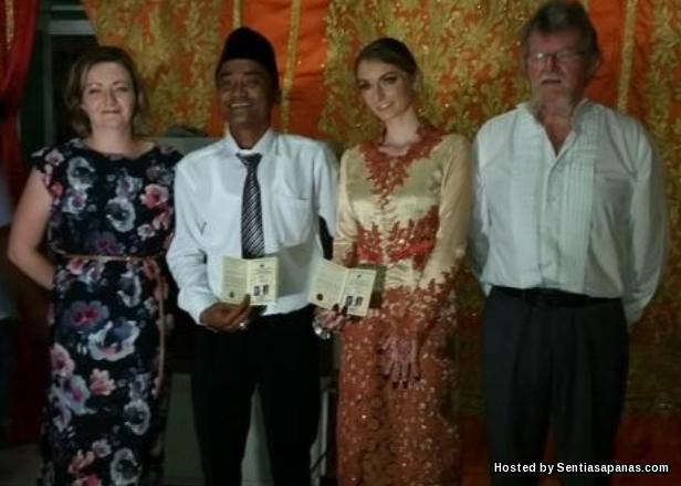 Perkahwinan 'Sweet' Bayu Kumbara Dan Jennifer Bukti Cinta Tak Kenal Rupa Bayu Kumbara dan Jennifer Brocklehurst - Parents