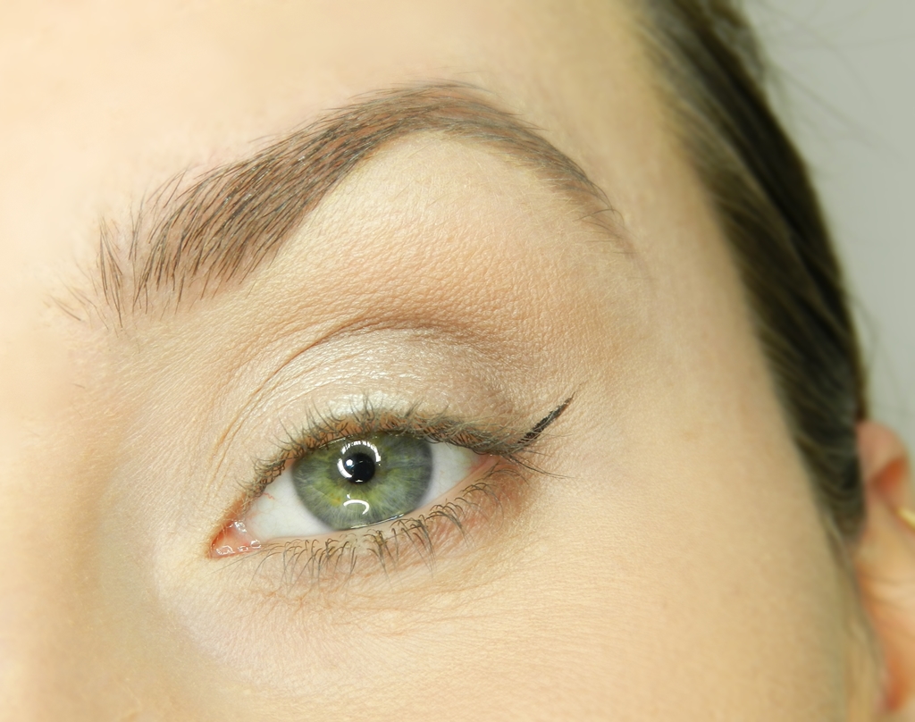 Mój sposób na eyeliner czyli jak narysować kreskę eyelinerem krok po