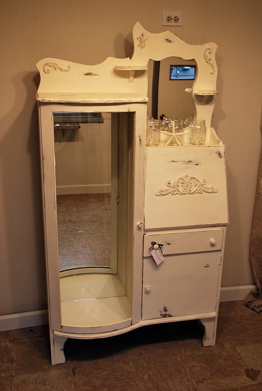 leisure living Vintage Curio with Desk