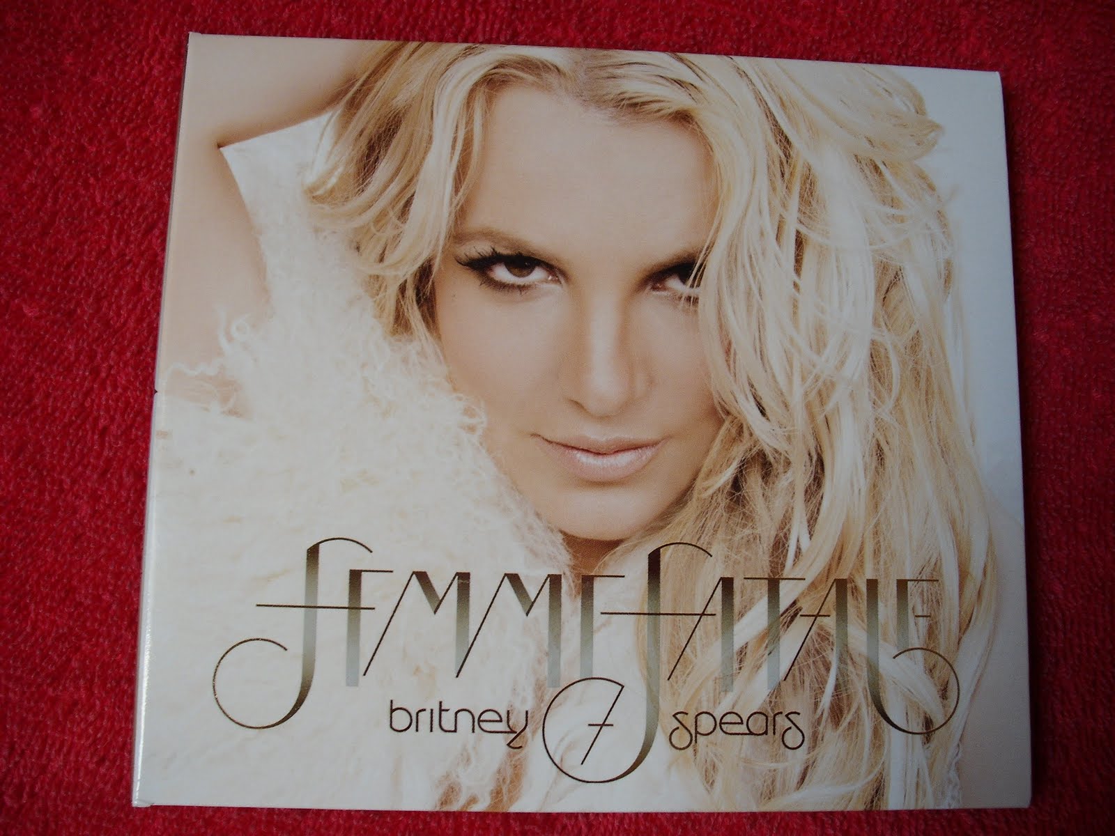 Britney Spears >> Tu colección de Britney Britney+Spears+Femme+Fatala+%25283%2529