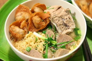 Cassava Vermicelli Soup with Egg Wonton (Miến với Hoành Thánh Trứng) Cassava Vermicelli Soup with Egg Wonton (Miến với Hoành Thánh Trứng)