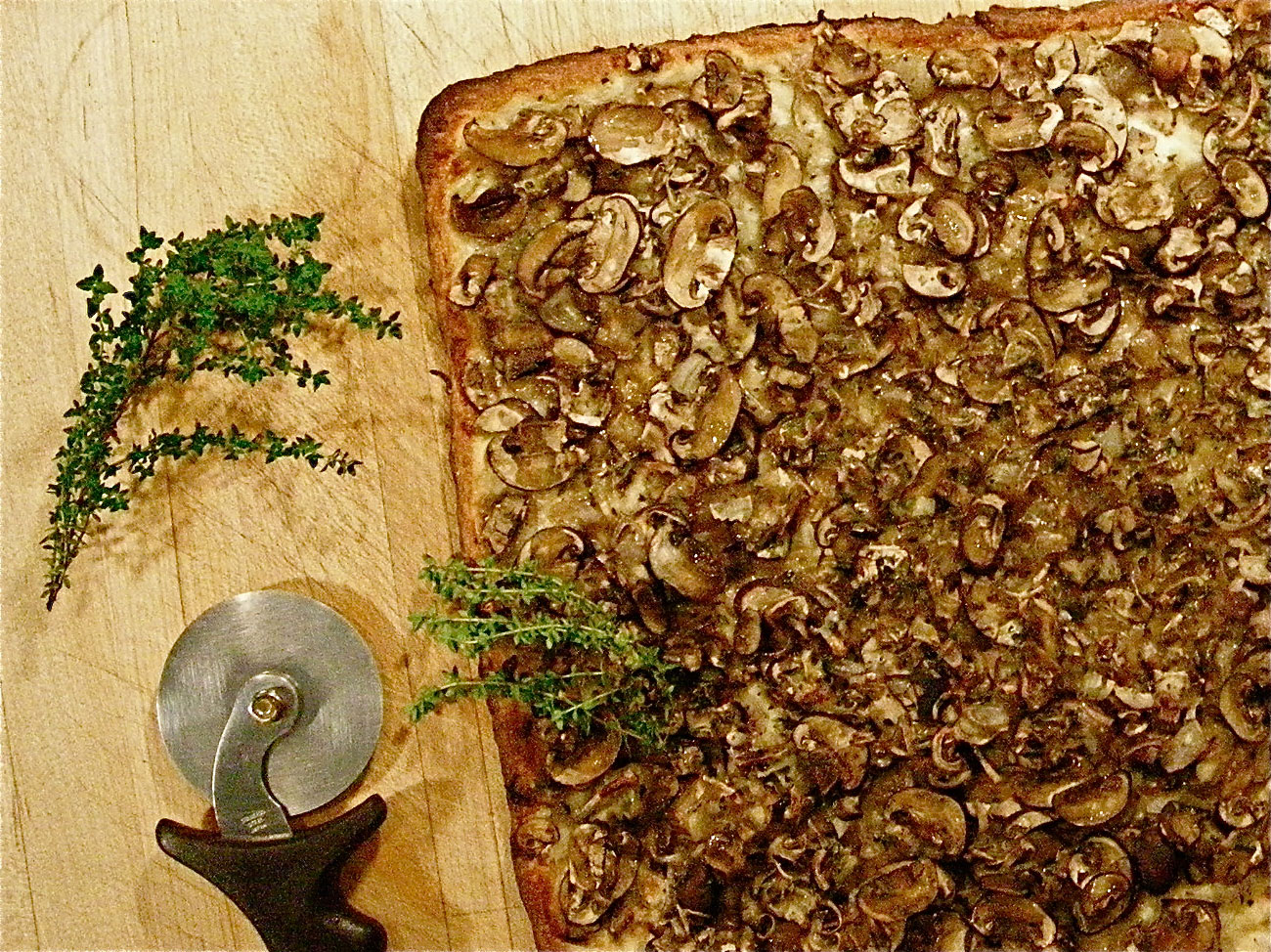 eat with a spoon mushrooms, onions, and fresh thyme pizza