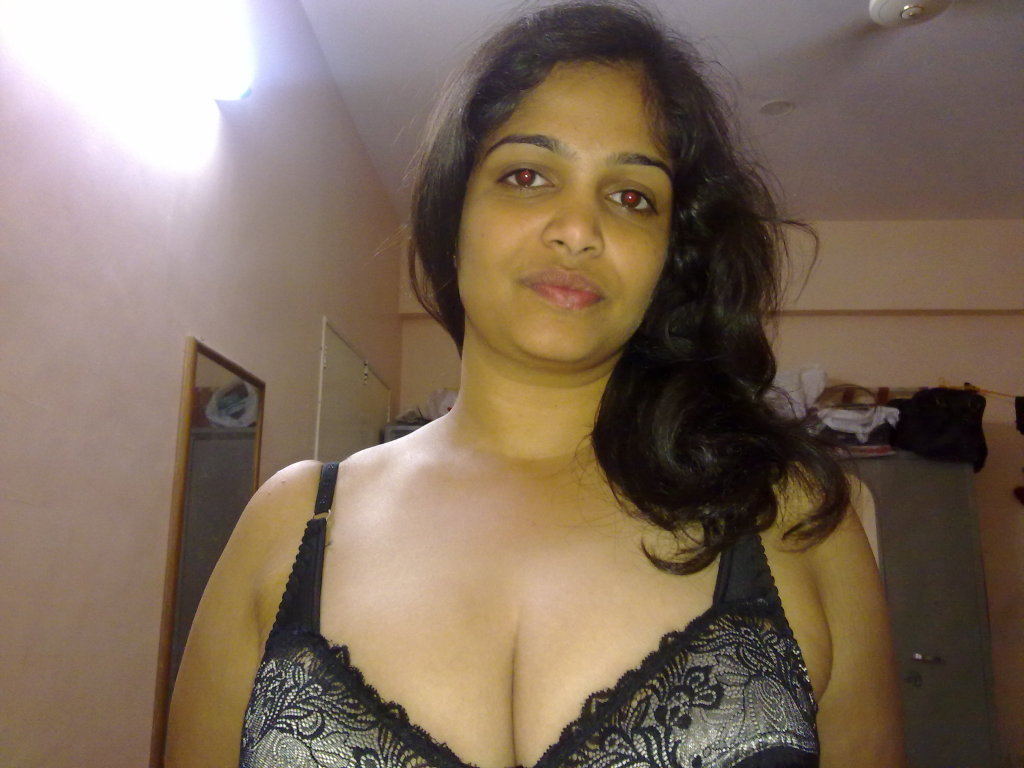 Indian hot lady boobs pictures