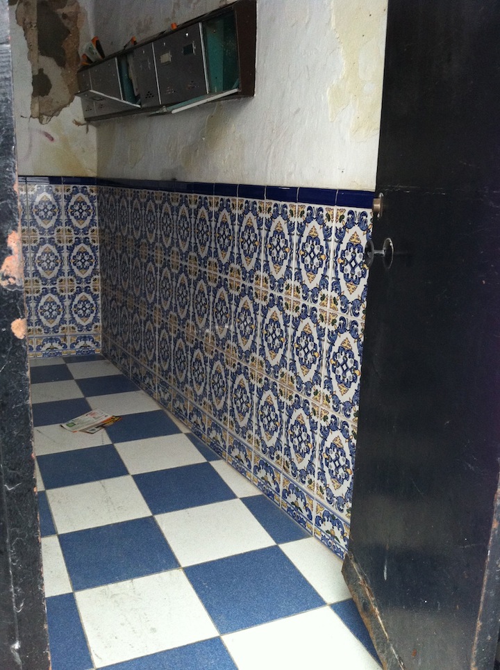 Brooklynguy's Wine and Food Blog: Tiled Entryways in Jerez