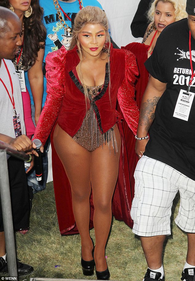 Is Lil Kim Trying To Transform Into A Chunky Beyonce