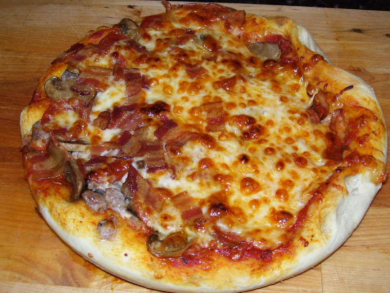 Tupper Cooks! Dutch Oven Pizza..........